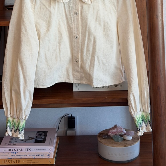 Baum Und Pferdgarten Unique 100% Cotton 
Cream Blouse with Ruffled Collar - Picture 4 of 6